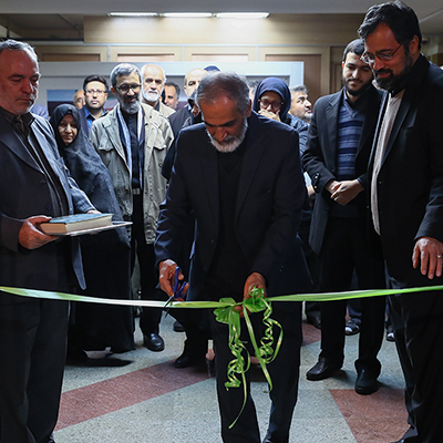 مومنی‌شریف: شهدا راهنمای ما در پیشبرد عزت و استقلال کشور هستند