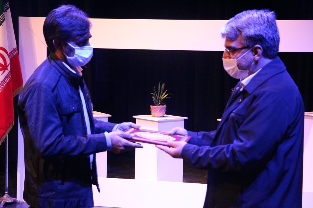 در آئین تجلیل از هنرمندان هنر انقلاب لرستان