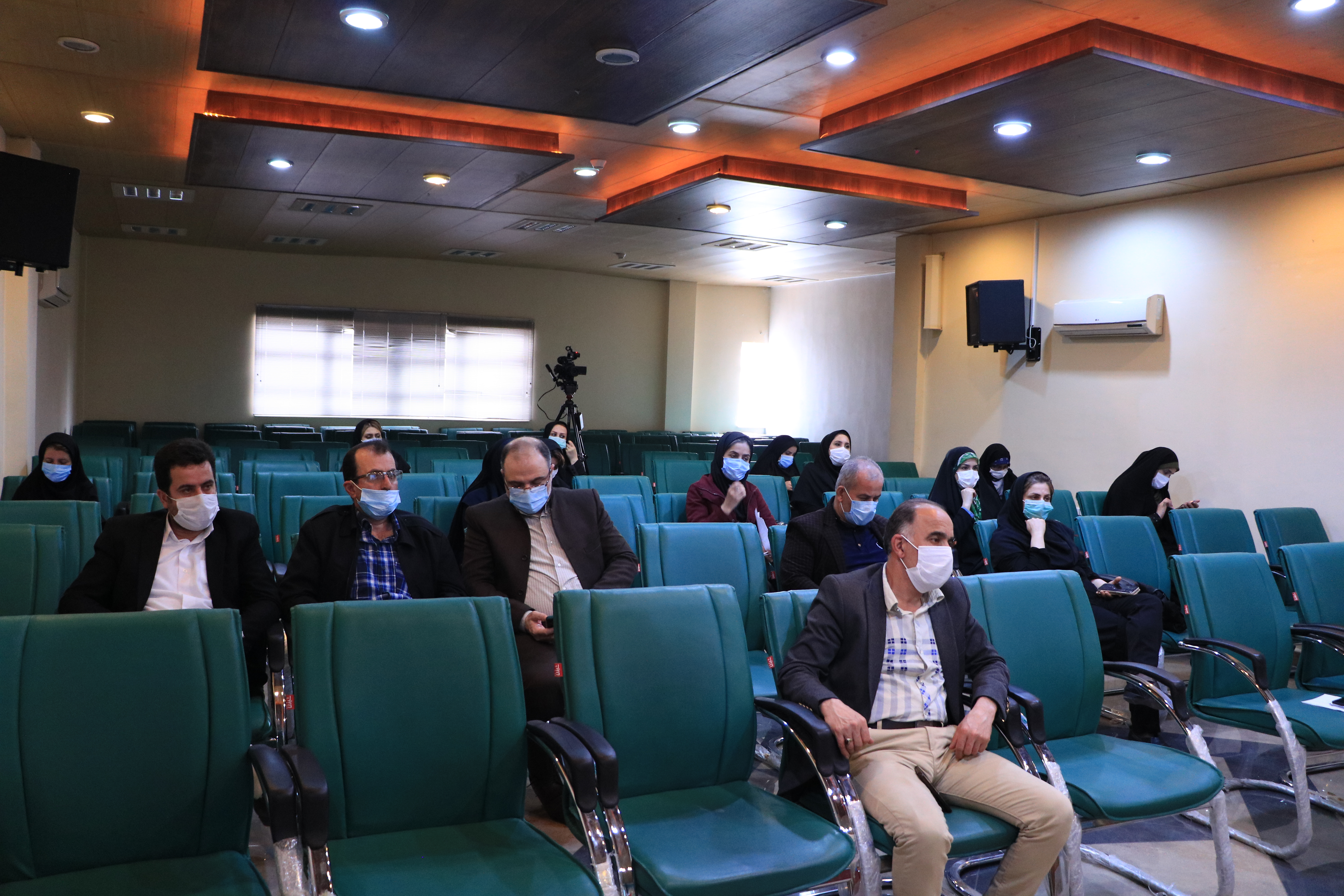 برگزاری نشست مطبوعاتی با حضور اهالی رسانه و مطبوعات همزمان با هفته هنر انقلاب اسلامی از سوی  حوزه هنری گیلان