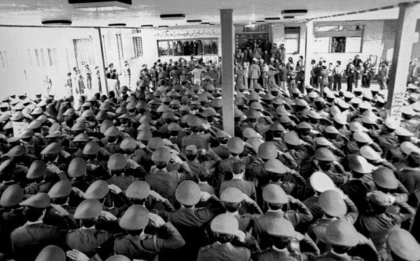 ۱۹ بهمن؛ بیعت تاریخی همافران با امام خمینی(ره)