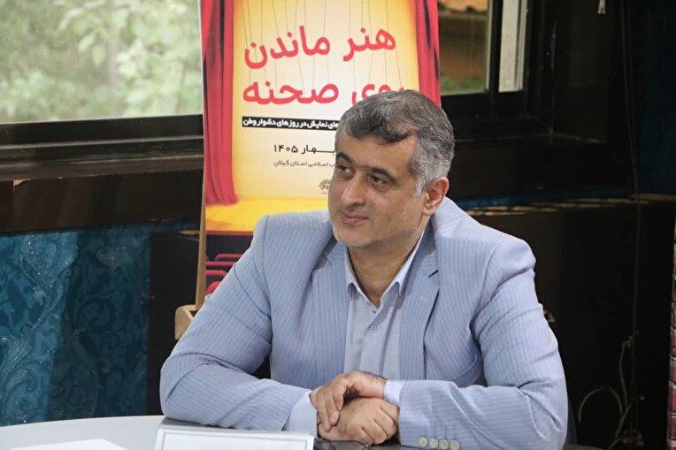 هنرمندان تئاتر از چالش‌ها، ماندگاری و نقش اجتماعی نمایش گفتند.